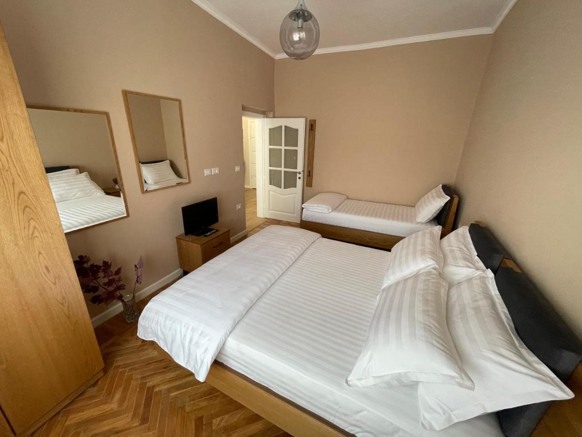 Joni & Joy Center Apartment Berat Eksteriør billede